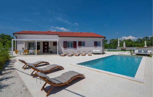 Awesome Home In Mali Vareski Awesome Home In Mali Vareski