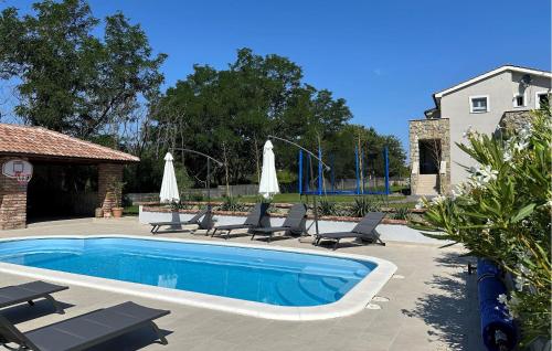4 Bedroom Stunning Home In Lopar