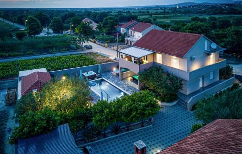 4 Bedroom Nice Home In Polaca