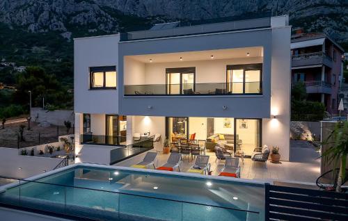 Awesome Home In Veliko Brdo With Wifi