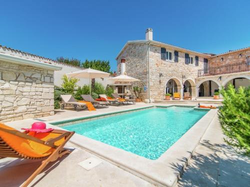 Rustic villa in Vrsar with private swimming pool