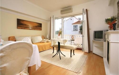 Gorgeous Home In Brodarica With Kitchen
