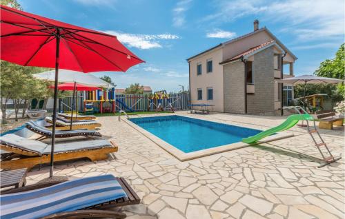 Cozy Home In Kakma With Outdoor Swimming Pool
