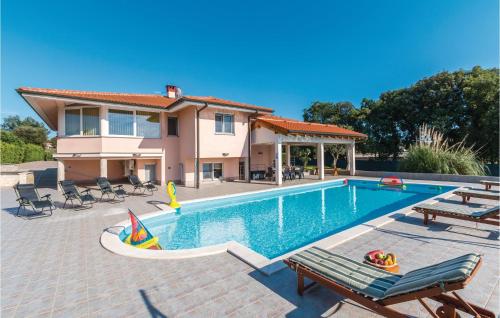 Gorgeous Home In Pula With Wifi