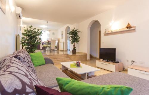 2 Bedroom Lovely Apartment In Pula 2 Bedroom Lovely Apartment In Pula
