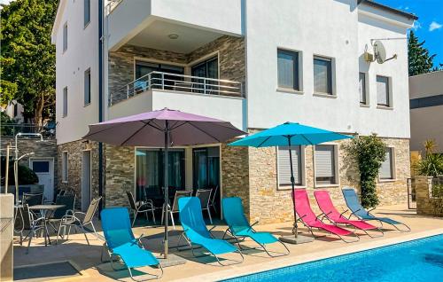9 Bedroom Awesome Home In Starigrad