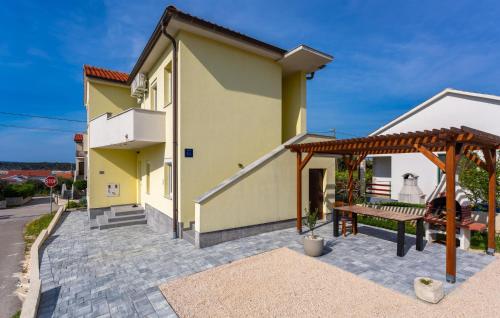 2 Bedroom Lovely Apartment In Barbat 2 Bedroom Lovely Apartment In Barbat