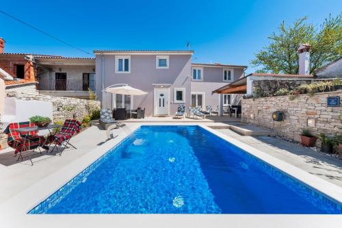 Villa Nina Zminj, Istrien by Istrabook