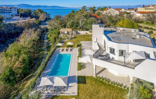 Awesome Home In Malinska With Kitchen