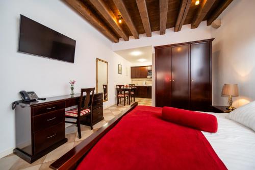 SUNce Palace Apartments with free offsite parking SUNce Palace Apartments with free offsite parking