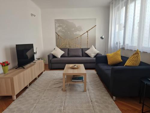 Apartment Gold