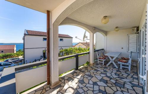 Nice Apartment In Rtina With Wifi