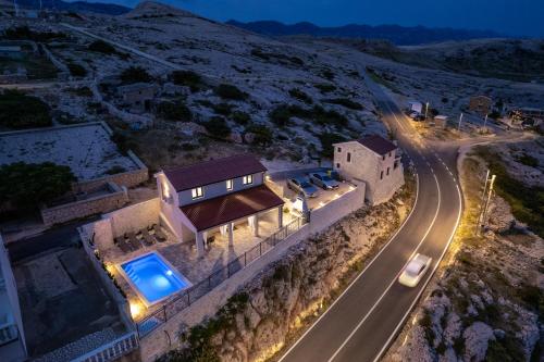 Villa Kamia with private heated pool and electric vehicle adapter