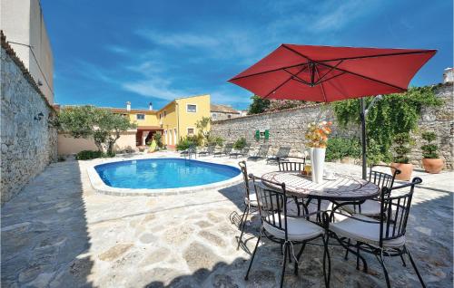 Cozy Home In Pakostane With Kitchen
