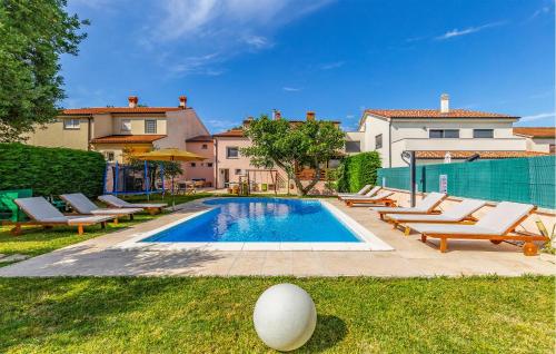 Holiday Home Pula 23 With Outdoor Swimmingpool