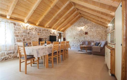 Lovely Home In Lozovac With Wifi