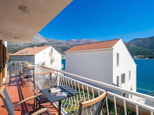 Apartment Bobi - Three Bedroom Apartment with Balcony and Sea View