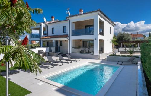 Stunning Home In Stinjan With Wifi