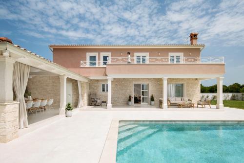 Luxury Villa Simona Residence for 8 people in Central Istria with 32 m2 salt-water pool