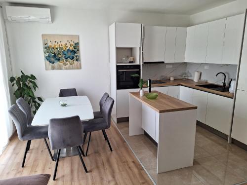 Apartment 3M