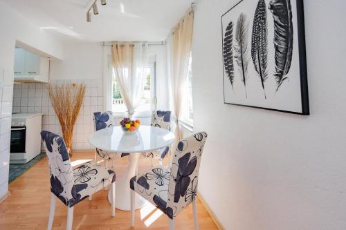 Crowonder Lucky Holiday House with Pool and Patio 30 meters from the Beach