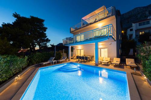 Villa ELLA ESTELLE with a heated pool, hot tub, sauna Villa ELLA ESTELLE with a heated pool, hot tub, sauna
