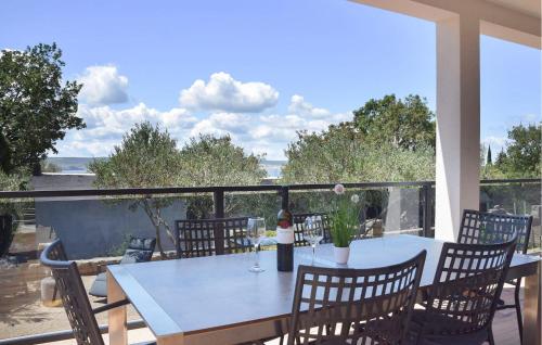 Nice Apartment In Starigrad With Wifi