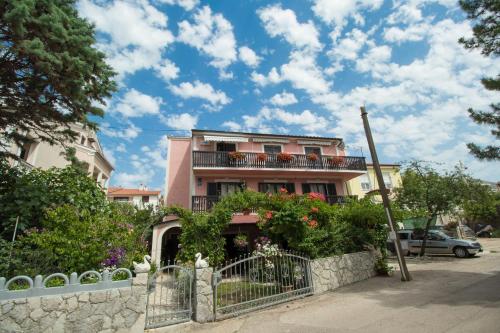 Apartment and Room Marica