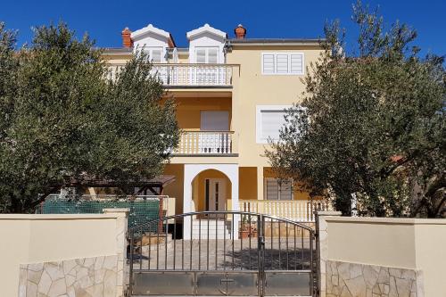 Apartments with a parking space Vrsi - Mulo, Zadar - 5796 Apartments with a parking space Vrsi - Mulo, Zadar - 5796