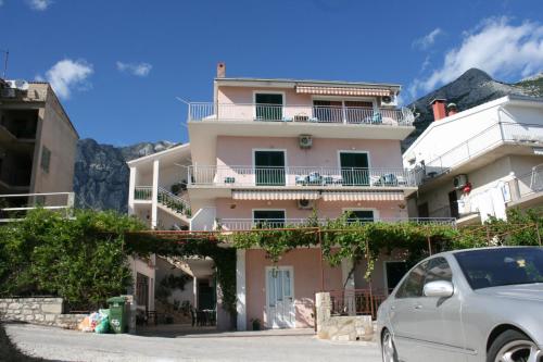 Apartments with a parking space Makarska - 6753 Apartments with a parking space Makarska - 6753