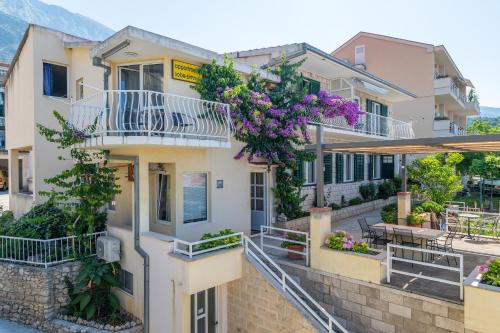 Apartments with a parking space Tucepi, Makarska - 6856 Apartments with a parking space Tucepi, Makarska - 6856