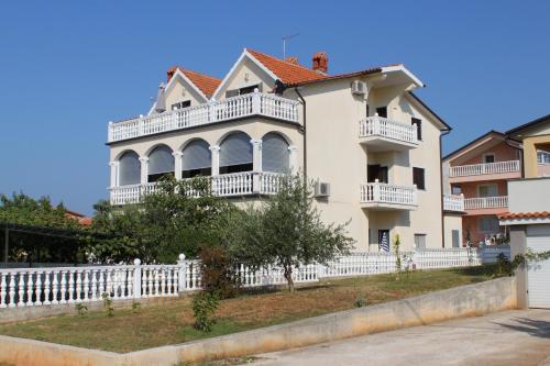 Apartments with a parking space Novigrad - 7037 Apartments with a parking space Novigrad - 7037