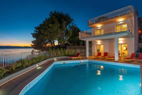 Seaside luxury villa with a swimming pool Medici, Omis - 6071 Seaside luxury villa with a swimming pool Medici, Omis - 6071