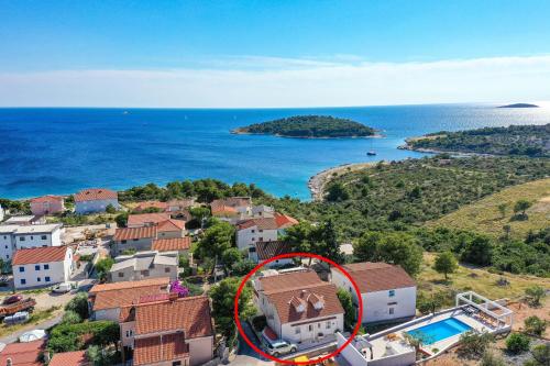 Family friendly house with a swimming pool Zecevo Rtic, Rogoznica - 10307