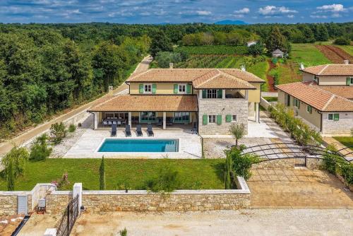 Villa LunIstria in Central Istria for 10 people with private pool & kids playground