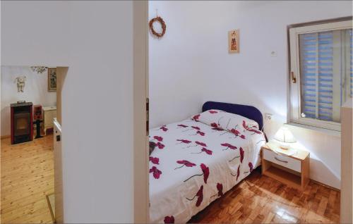 Cozy Home In Murter With Kitchen