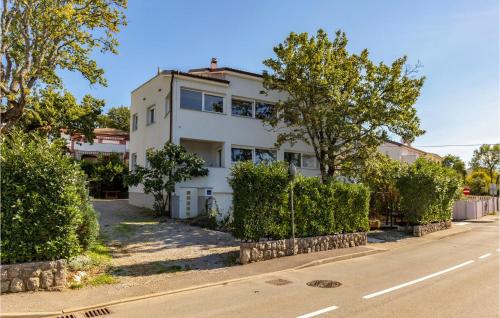 Lovely Apartment In Njivice With Wifi