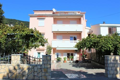 Apartments Lucijana