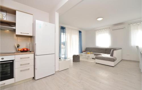 Gorgeous Apartment In Vrsi-Mulo With Wifi