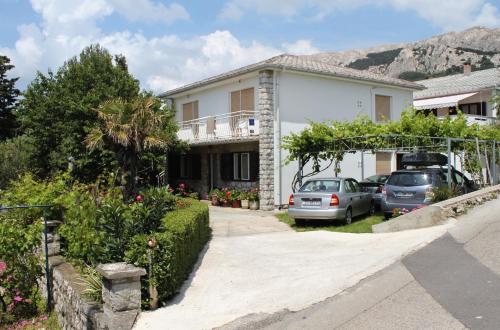 Apartments with a parking space Baska, Krk - 5407