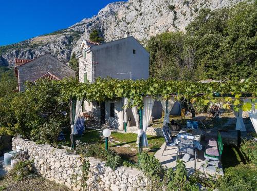 Family friendly house with a parking space Gornji Tucepi - Podpec, Makarska - 6915 Family friendly house with a parking space Gornji Tucepi - Podpec, Makarska - 6915