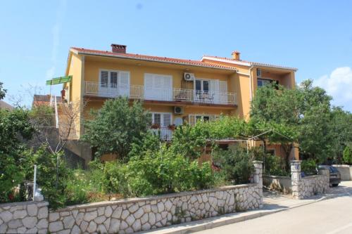 Apartments with a parking space Cres - 7994 Apartments with a parking space Cres - 7994