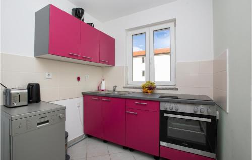 Beautiful Apartment In Cizici With Wifi