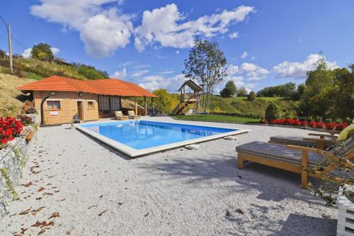 Holiday Home Grga-Three Bedroom House with Swimming Pool