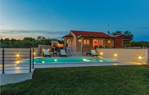 Two-Bedroom Holiday Home In Pomer