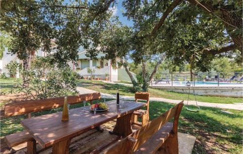 3 Bedroom Nice Apartment In Kanfanar