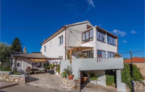 Beautiful Apartment In Vrbnik With Kitchen