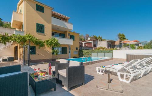 Cozy Apartment In Solin With Kitchen Cozy Apartment In Solin With Kitchen
