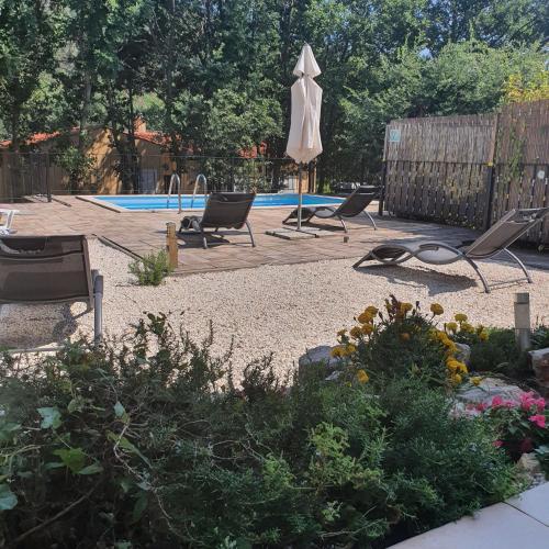 Dee's House and Pool