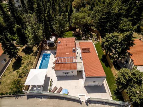 Luxury villa with a swimming pool Split - 13408 Luxury villa with a swimming pool Split - 13408